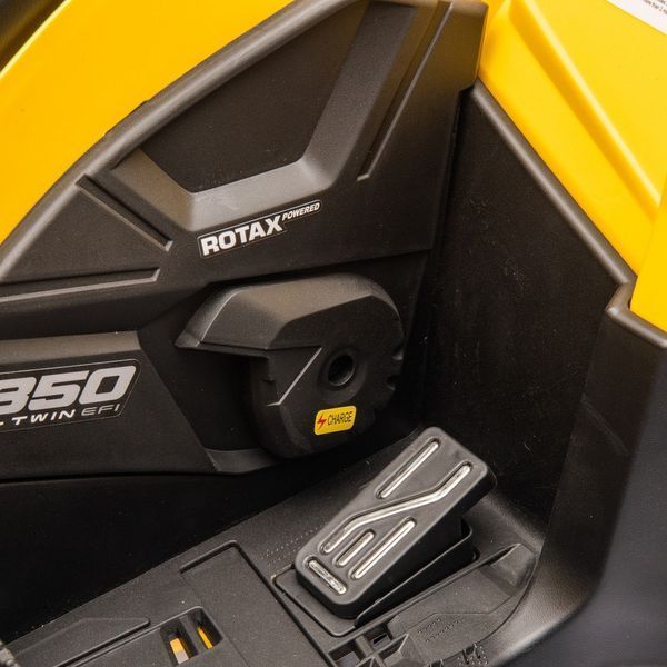 Электрический квадроцикл 4x4 Can-Am Outlander Yellow CA005/3 фото
